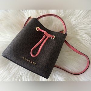 Michael Kors Suri Small Leather Logo Bucket Crossbody Handbag